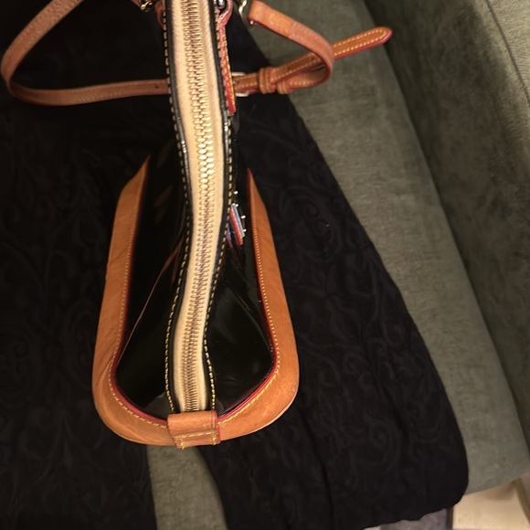 Alma shaped patent leather Dooney and Bourke Vintage handbag - Picture 5 of 8